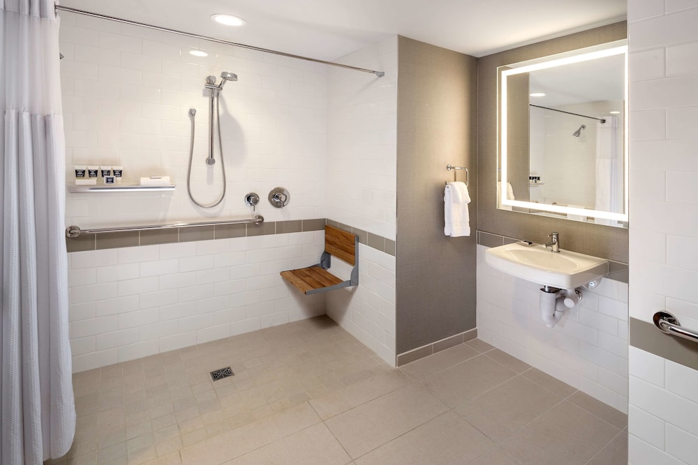 The Summit Hotel - photo 34