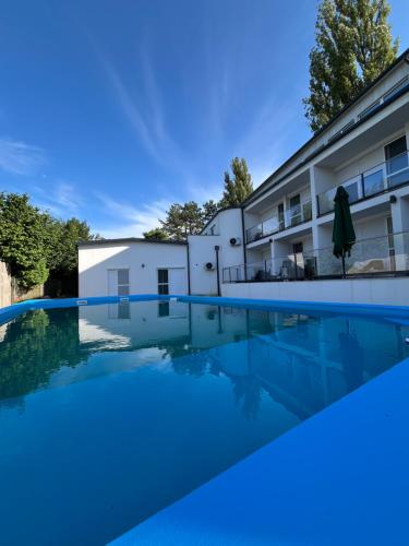 Sunday Rose Houses 2 — 4-Star Luxury Hotel in Zamardi, Hungary