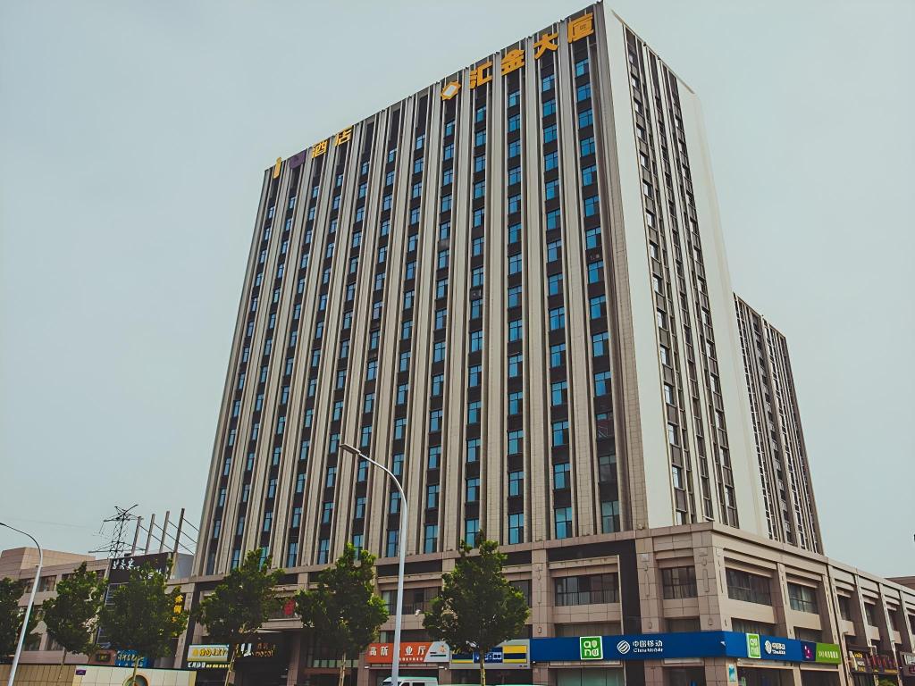 IU Hotel Weifang High tech Zone Huijin Tower in Weifang, People's Republic of China