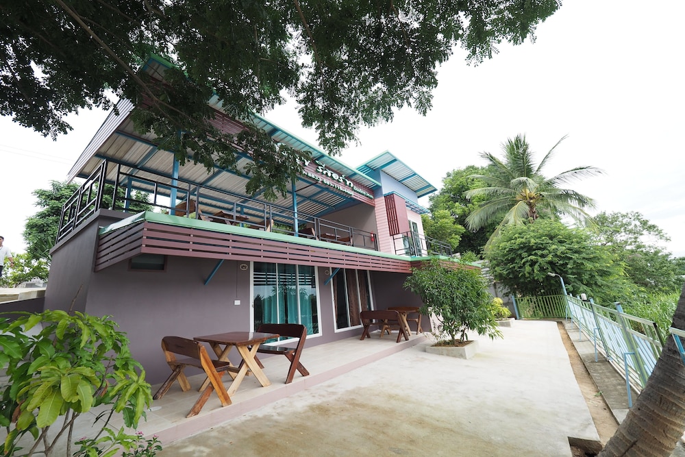 Golden Dragon Resort in Kanchanaburi, Thailand