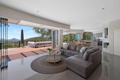 Grandview Luxurious Entertainer with Spectacular Views in Nelson Bay, Australia
