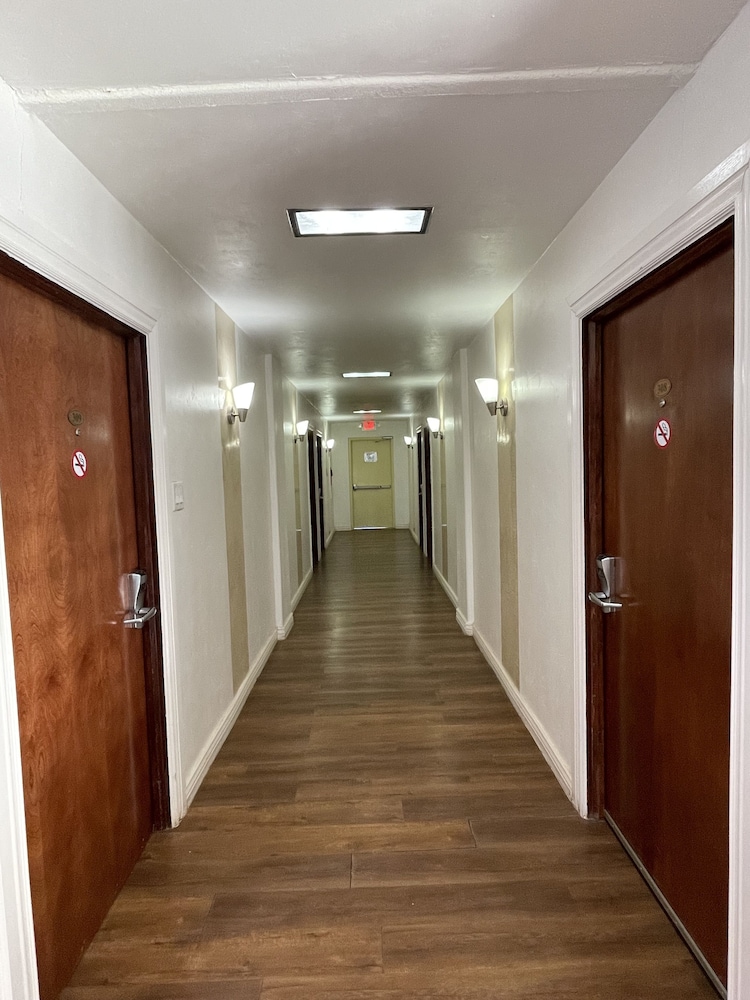 Alien Residence Inn - photo 17