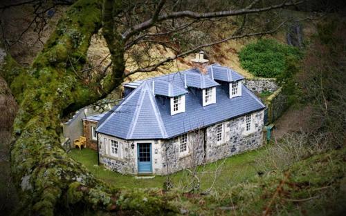 Find Me Out Holiday Cottage Craigengillan Estate — 4-Star Luxury Hotel in Dalmellington, United Kingdom