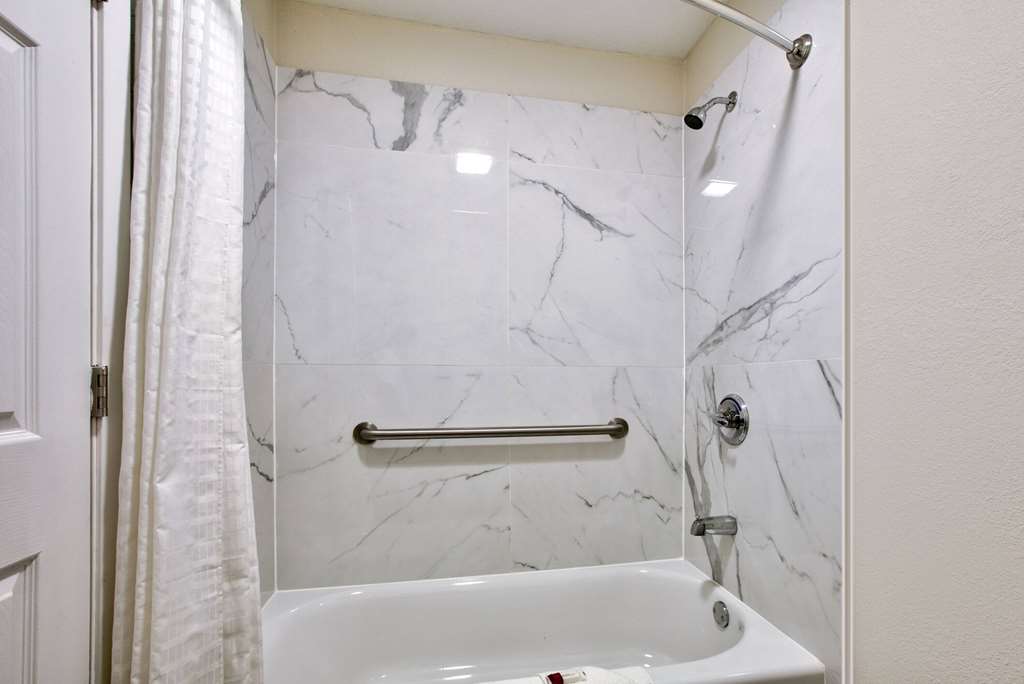 Super 8 by Wyndham Palestine - photo 21