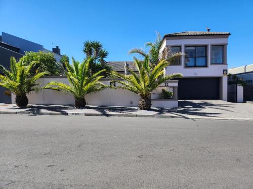 Balmoral Cottage West Beach
