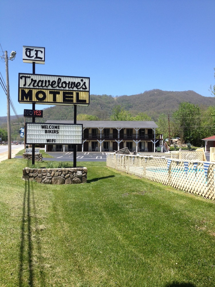 Travelowe's Motel - photo 37