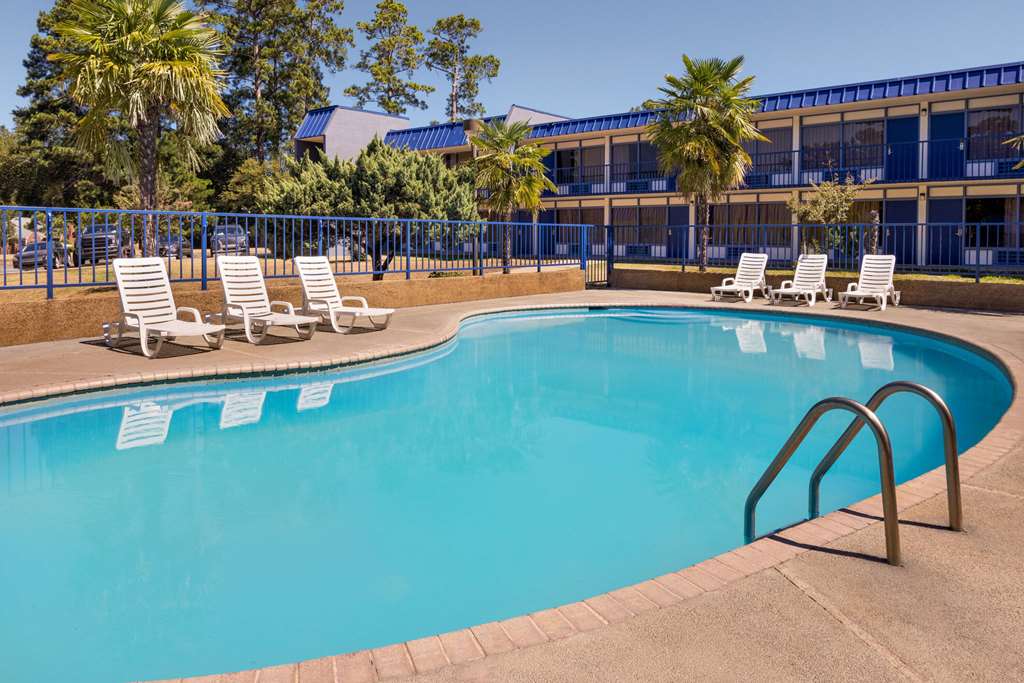 Days Inn by Wyndham McComb MS - photo 12