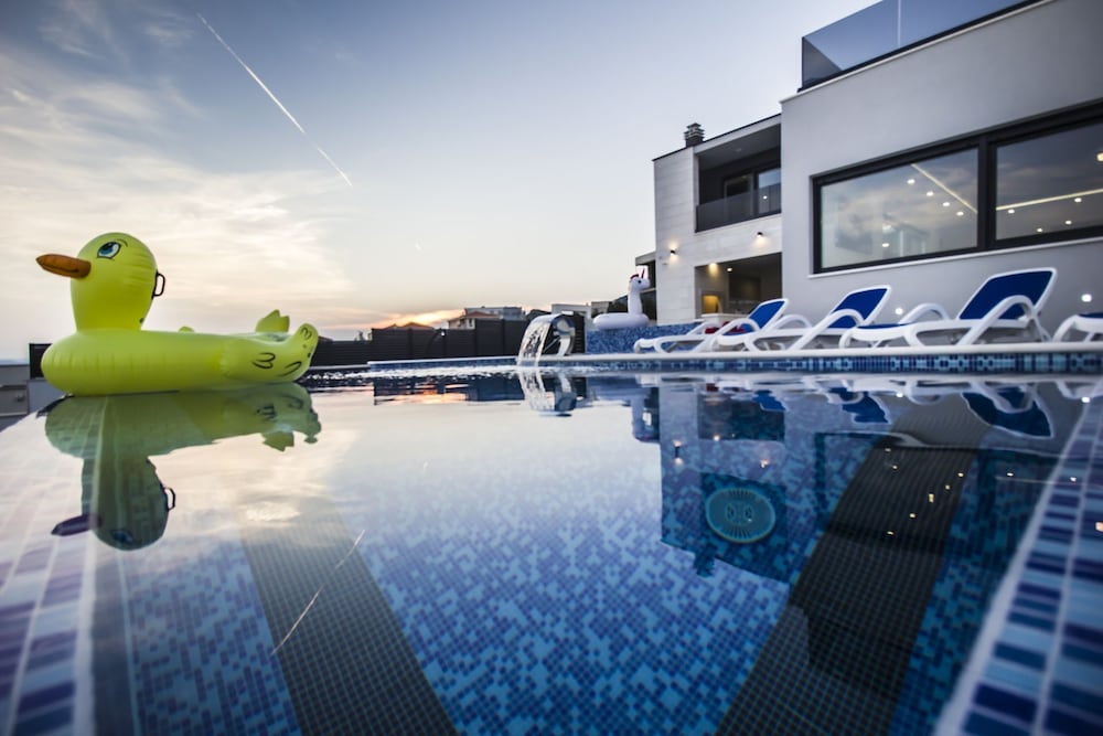 Luxury Villa High Hopes with Pool — 5-Star Luxury Hotel in Makarska, Croatia