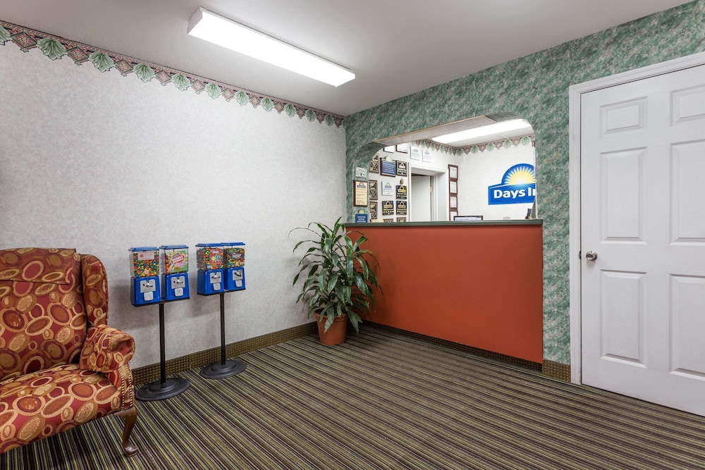 Days Inn by Wyndham Dickson - photo 5