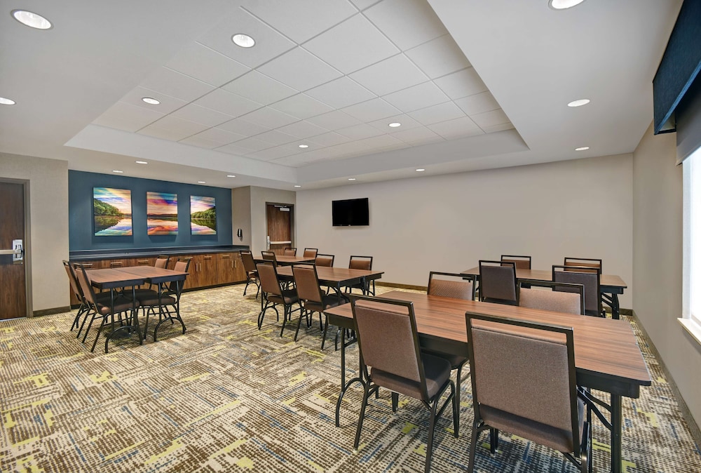 Hampton Inn Cave City KY - photo 37