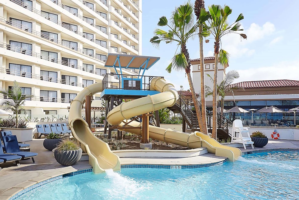 The Waterfront Beach Resort A Hilton Hotel - photo 143