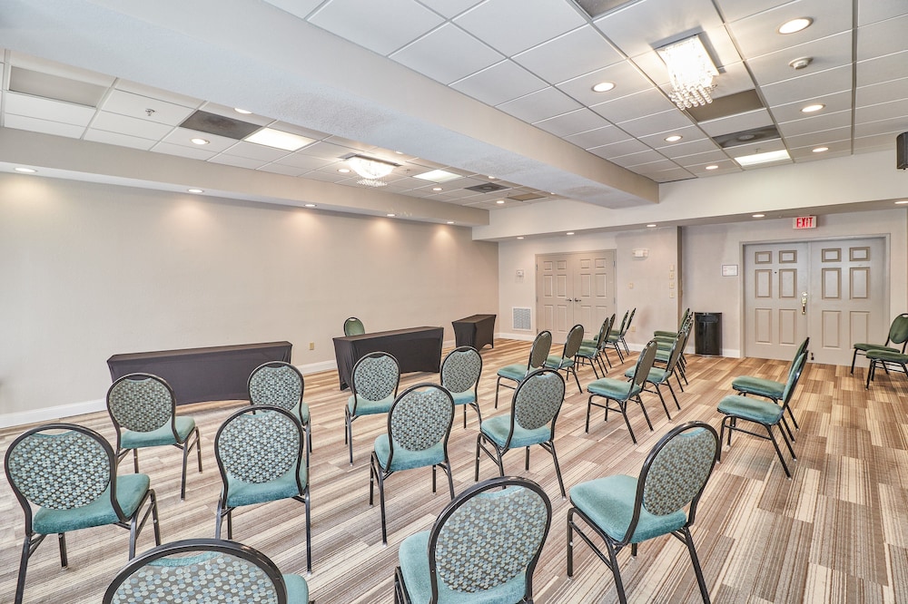 Holiday Inn Express Hotel & Suites Clearwater Us 19 N by IHG - photo 45
