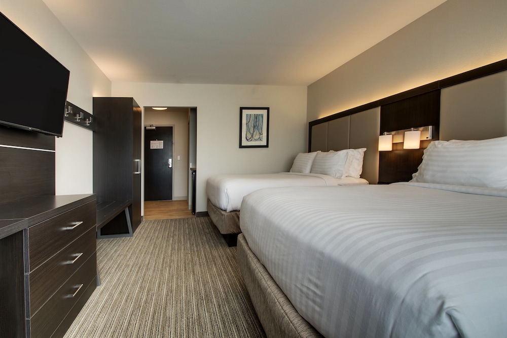 Holiday Inn Express & Suites Mount Vernon by IHG - photo 13