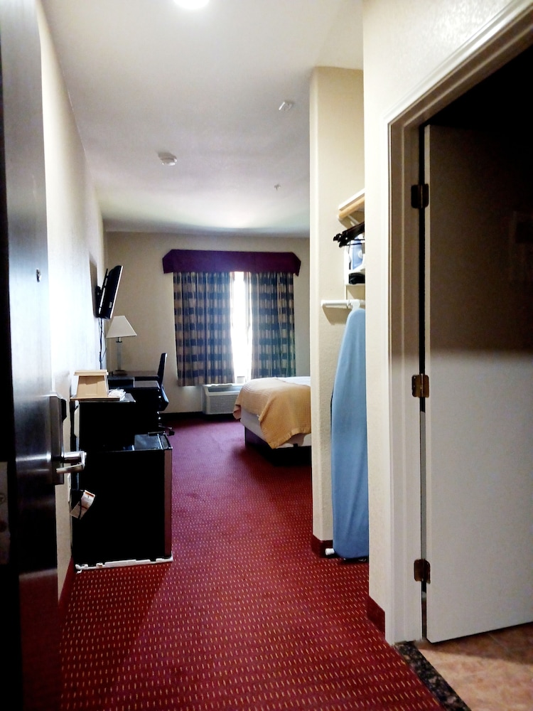 Yorktown Inn And Suites - photo 13