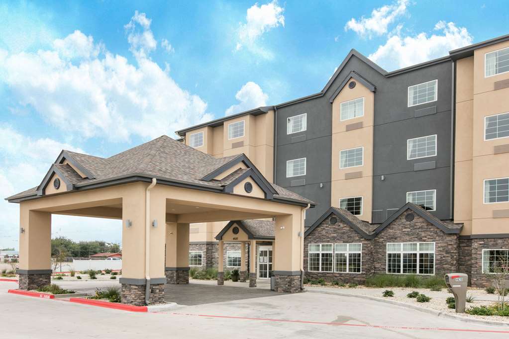 Microtel Inn Suites By Wyndham Lubbock — Lubbock