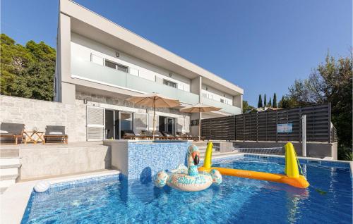 Gorgeous Home In Srinjine — 4-Star Luxury Hotel in Srinjine, Croatia
