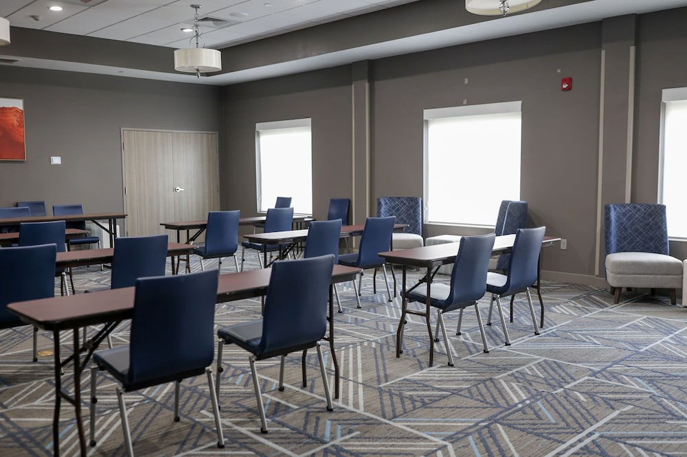 Holiday Inn Express & Suites Memphis Arpt Elvis Presley Blv by IHG - photo 15