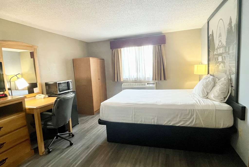 Super 8 by Wyndham St. Clair MO - photo 13