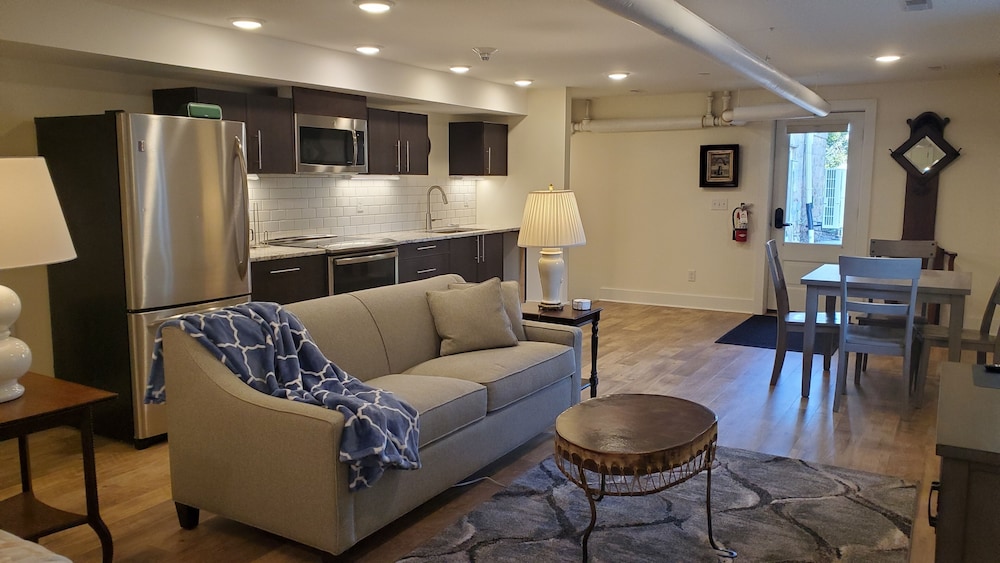 Governor's Mansion Inn and Cafe - photo 12