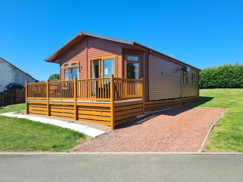 Mildreds Lodge with Hot Tub — 4-Star Luxury Hotel in Felton, United Kingdom