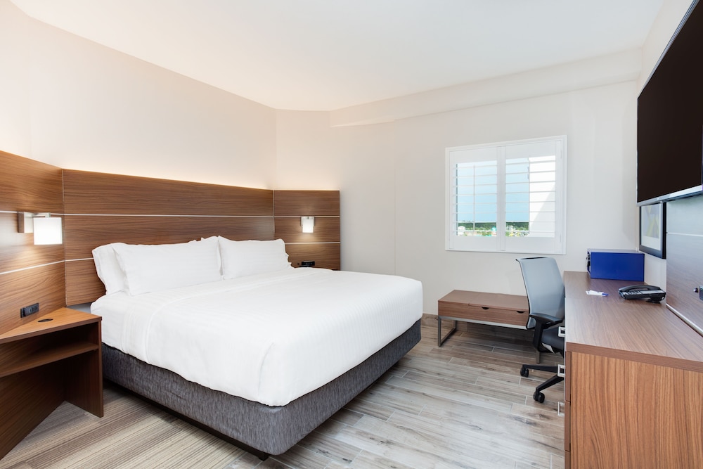 Holiday Inn Express & Suites Panama City Beach Beachfront by IHG - photo 14