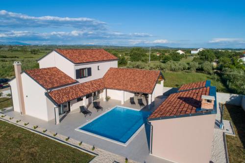 Villa Doka — 4-Star Luxury Hotel in Zemunik Donji, Croatia