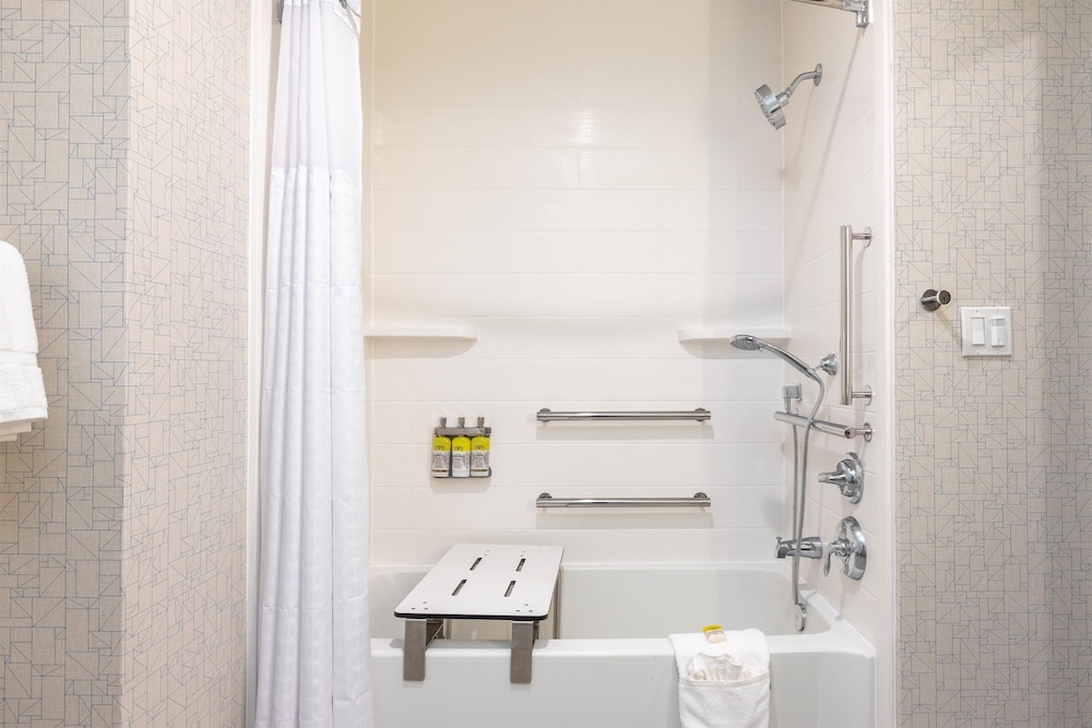 Holiday Inn Express & Suites San Jose Silicon Valley - photo 41