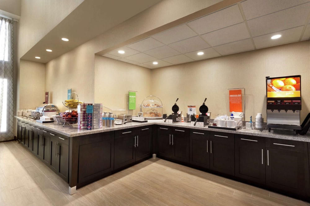 Hampton Inn & Suites Springdale - photo 41