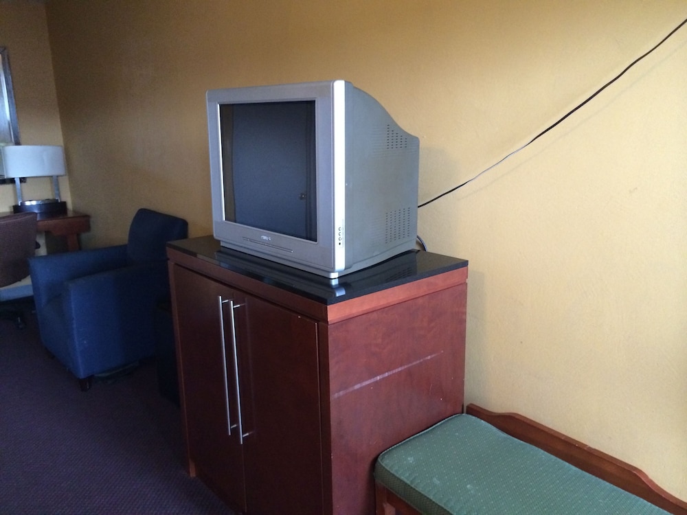 Branford Motel - photo 14