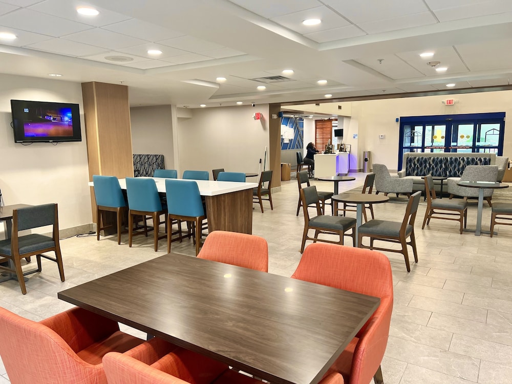 Holiday Inn Express Madison by IHG - photo 29