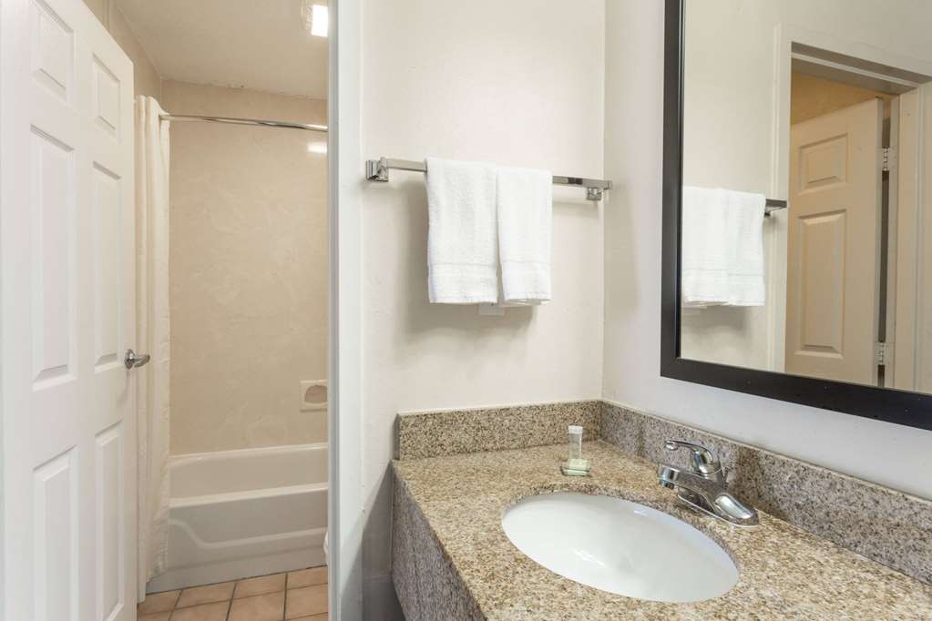 Super 8 by Wyndham Slidell - photo 26