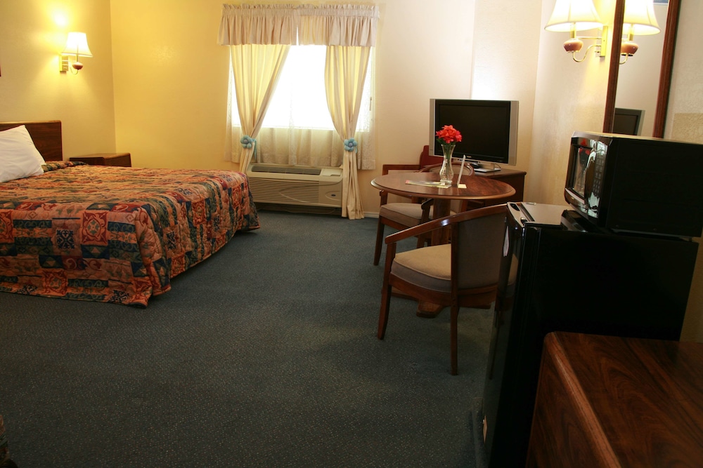 Claremore Motor Inn - photo 9