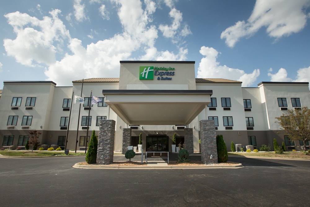 Holiday Inn Express Hotel & Suites Madison by IHG - photo 75