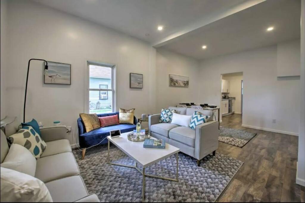 Dunes Home 3 Bedroom I 2 Baths I 2 Living rooms — 4-Star Luxury Hotel in Chesterton, United States