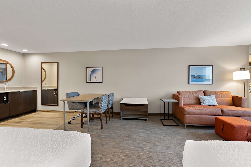 Hampton Inn & Suites by Hilton Petoskey - photo 40