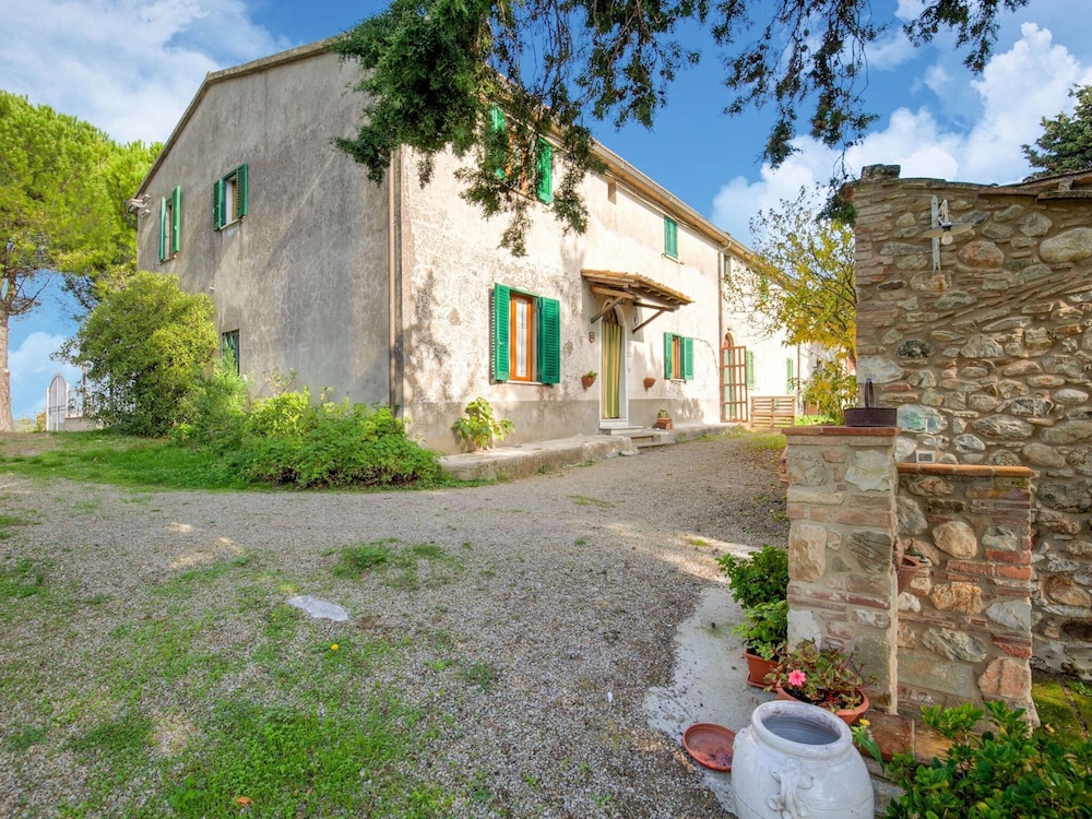 Tuscany Family Country Home — 4-Star Luxury Hotel in Chianni, Italy