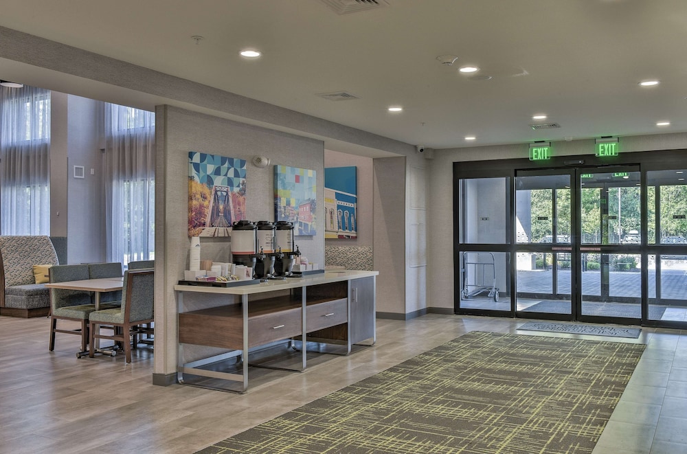 Hampton Inn & Suites by Hilton Keene - photo 15