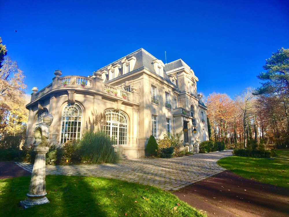 Château des Forgets Hotel in L'isle-Adam, France