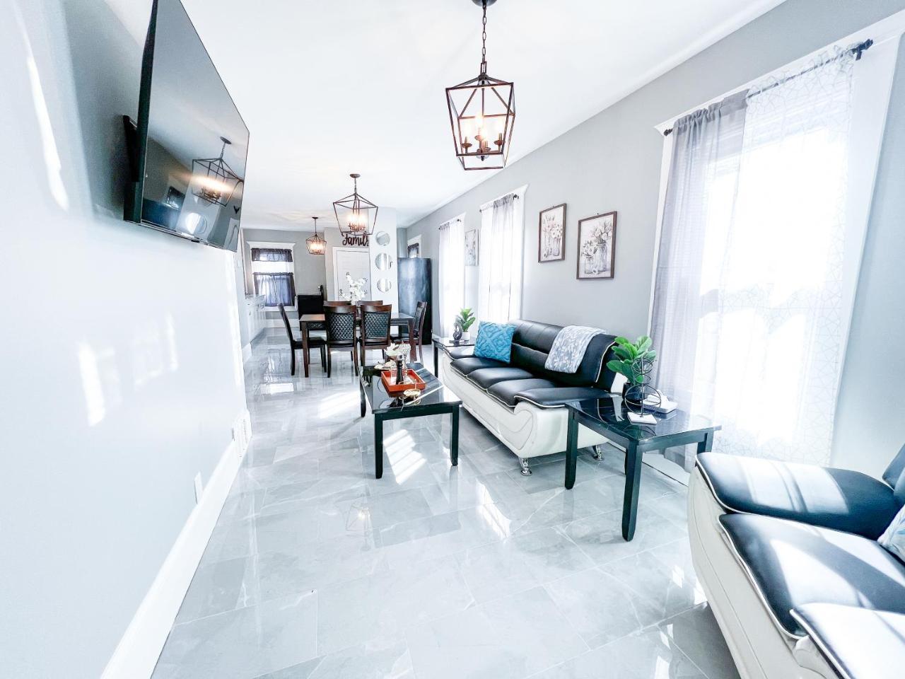 Comfy 4br Free Parking Wi Fi in Niagara Falls NY in Niagara Falls, United States