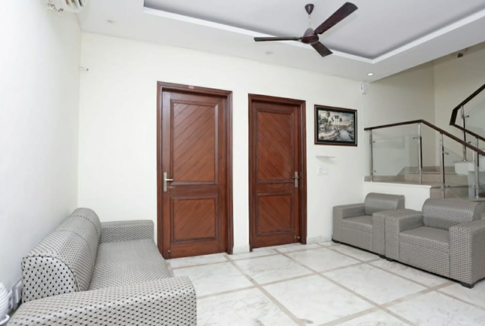 Goroomgo Noida Royal Residency — Noida — photo 3