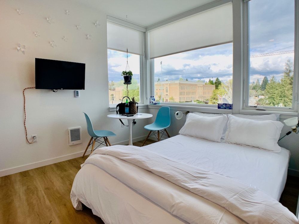 Modern Roosevelt Urban Studio - last minute hotel in Seattle