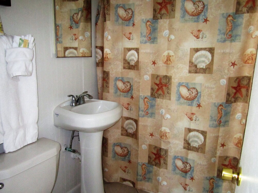 Tropical Winds Motel & Cottages - photo 62