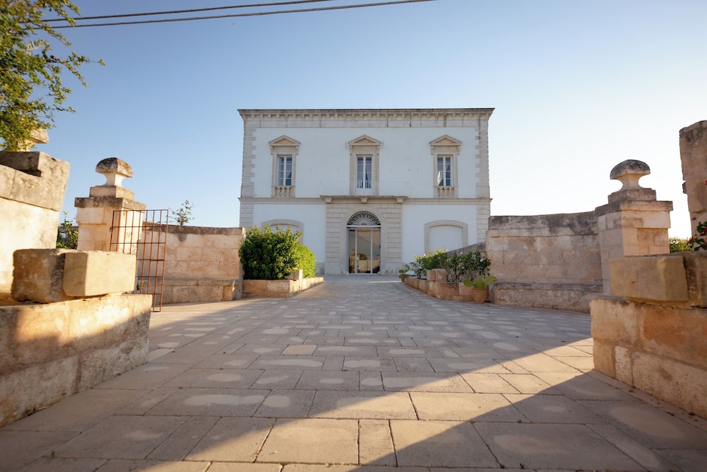 Masseria Monet — 4-Star Luxury Hotel in Monopoli, Italy