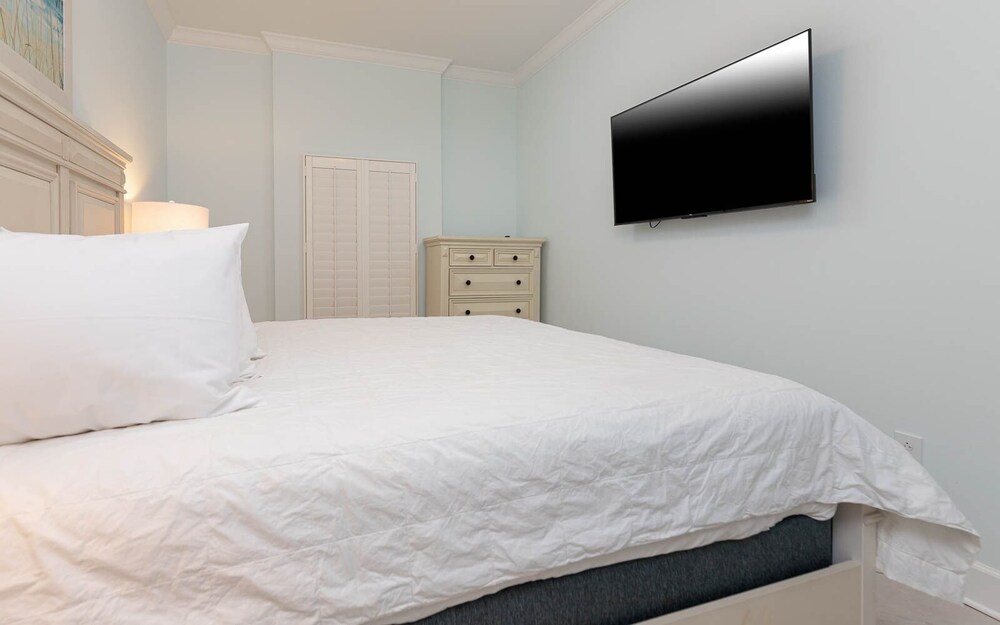Phoenix Gulf Towers 2202 2 Bedroom Condo - photo 6
