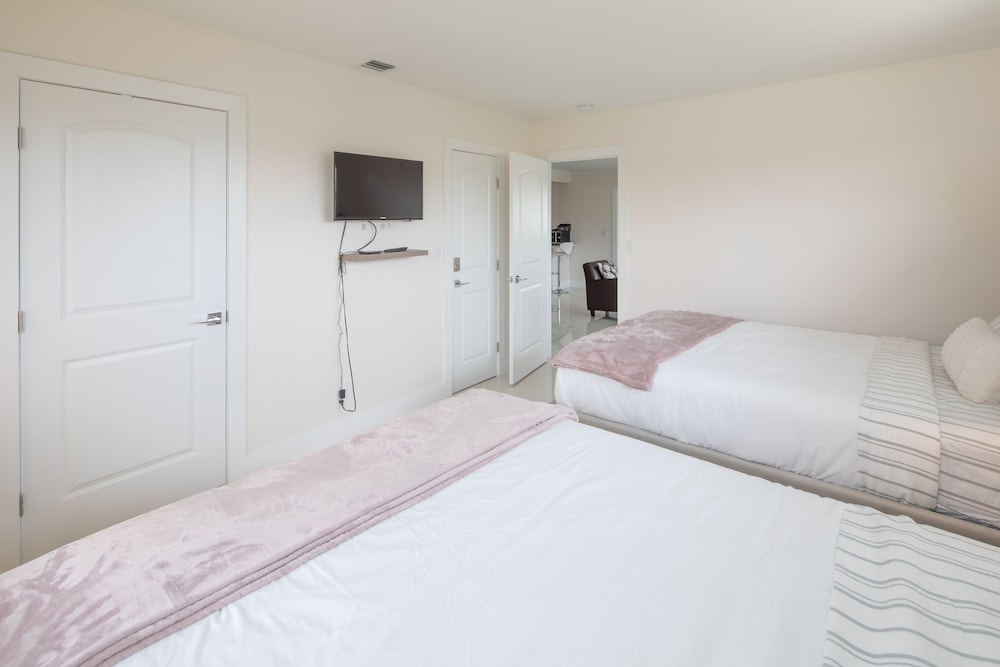 Pompano Suites by the Beach - photo 17