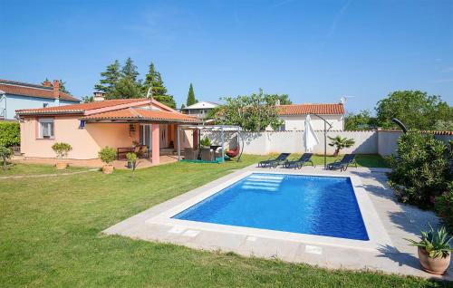 2 Bedroom Awesome Home In Valbandon — 4-Star Luxury Hotel in Valbandon, Croatia