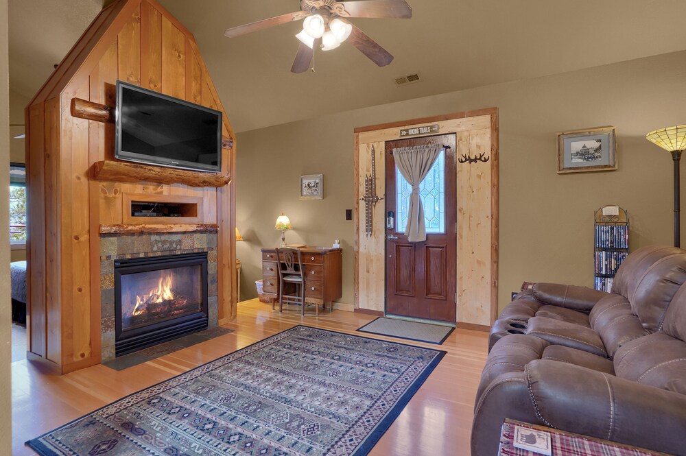Pikes Peak Guest Cabin at Rocky Mountain Lodge - photo 22