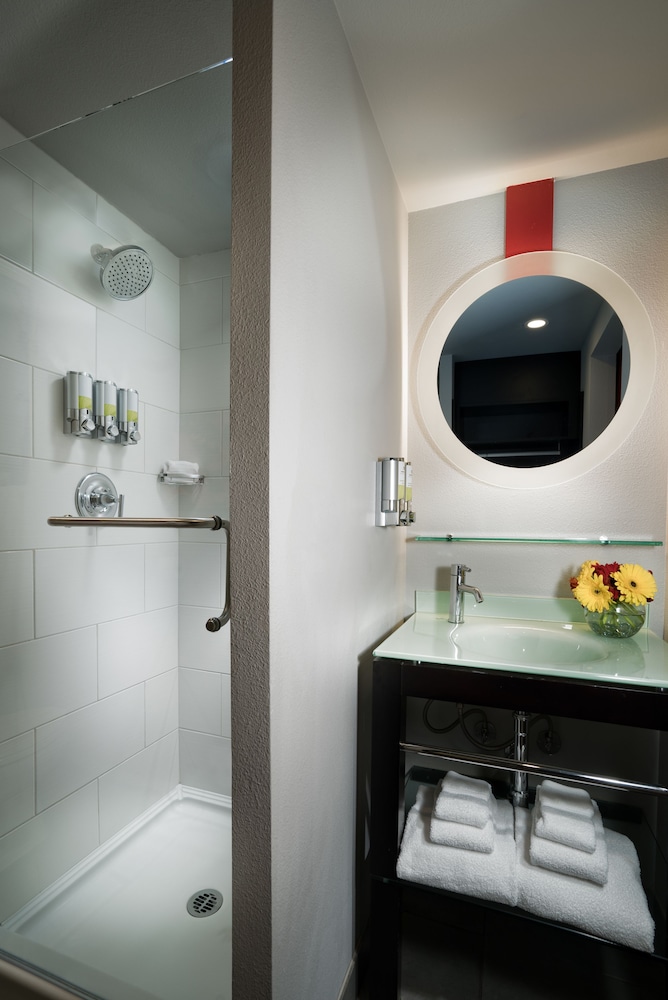 Staypineapple Hotel FIVE Downtown Seattle - photo 16