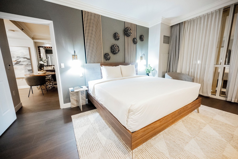 StripViewSuites at Signature - photo 75