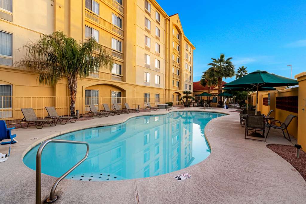 La Quinta Inn & Suites by Wyndham Mesa Superstition Springs - photo 10